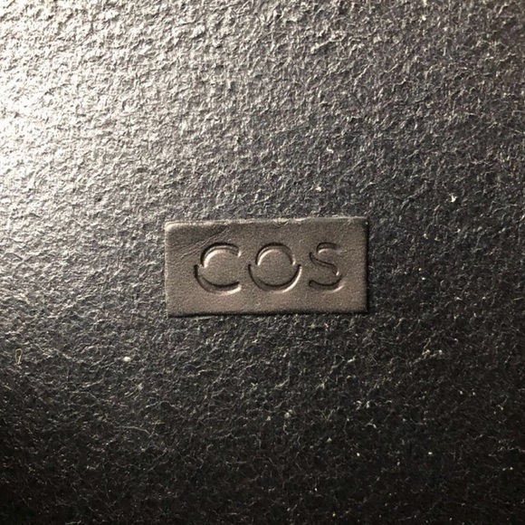 ✨COS✨Small Leather Crossbody Bag - Picture 6 of 7